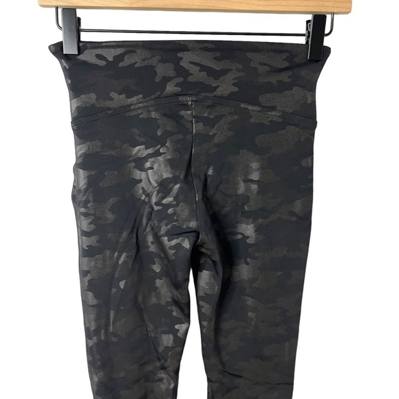 Spanx Faux Leather Camo Leggings Black Size Small 20185 Power Waistband - Picture 5 of 9